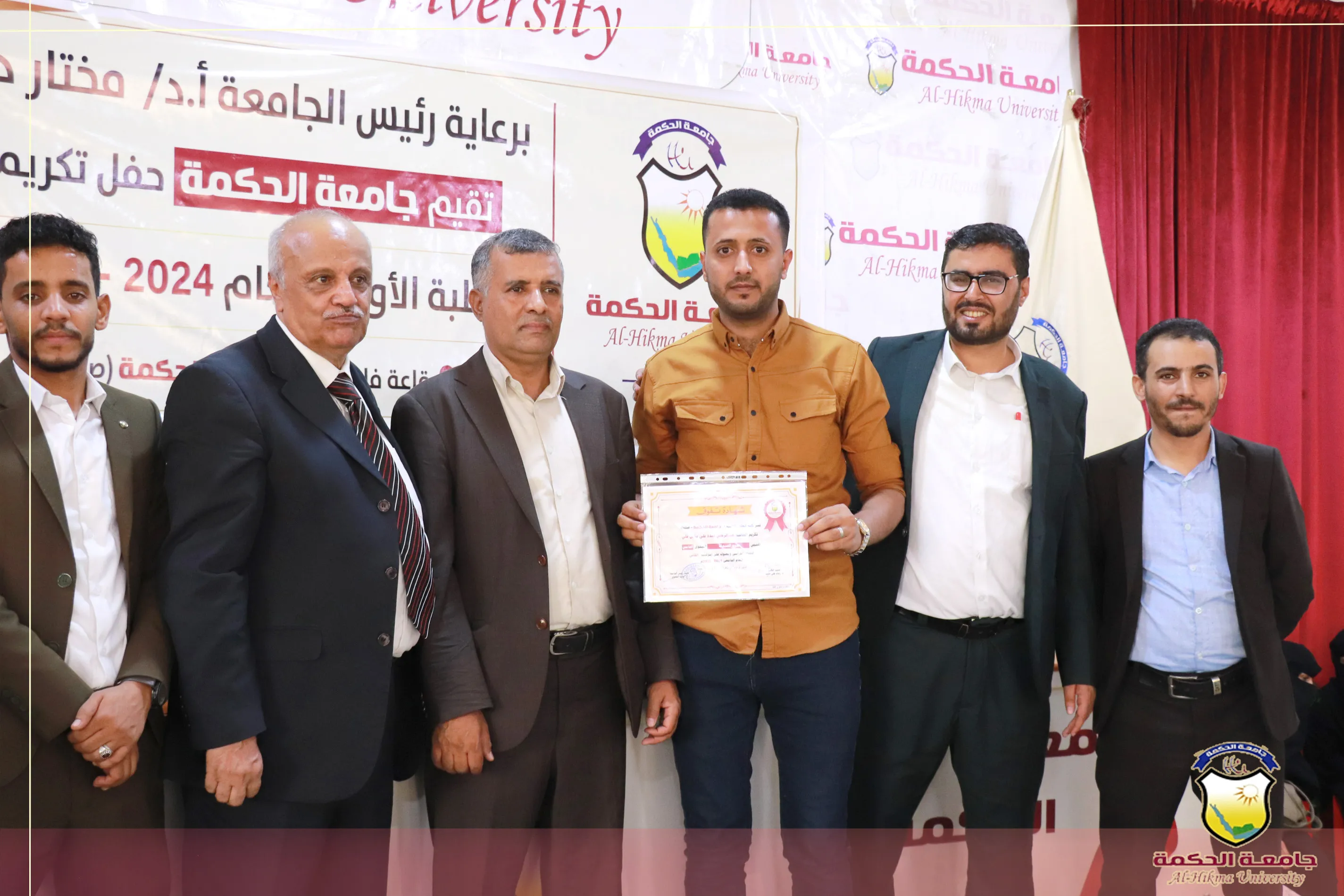 كلية العلوم الطبية بجامعة الحكمة تكرم طلابها الأوائل للعام الجامعي 2024–2025م