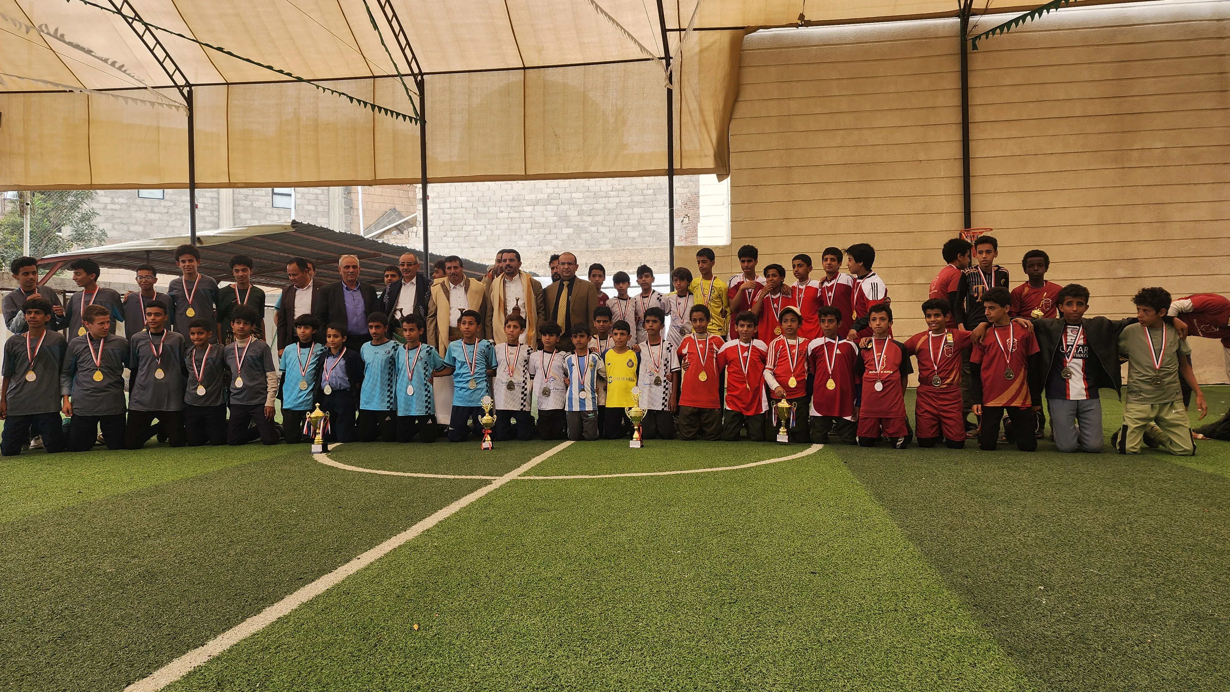 برعاية جامعة الحكمة؛ تعليمية الثورة تكرم الفرق الرياضية الفائزة بالدوري الرياضي الخاص بالمولد النبوي الشريف في مدارس العربي