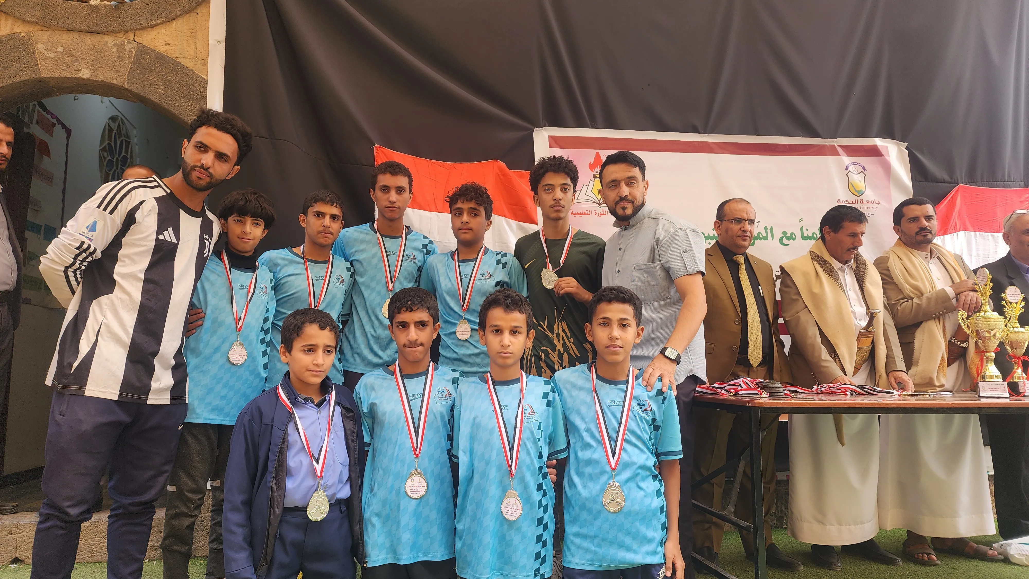 برعاية جامعة الحكمة؛ تعليمية الثورة تكرم الفرق الرياضية الفائزة بالدوري الرياضي الخاص بالمولد النبوي الشريف في مدارس العربي