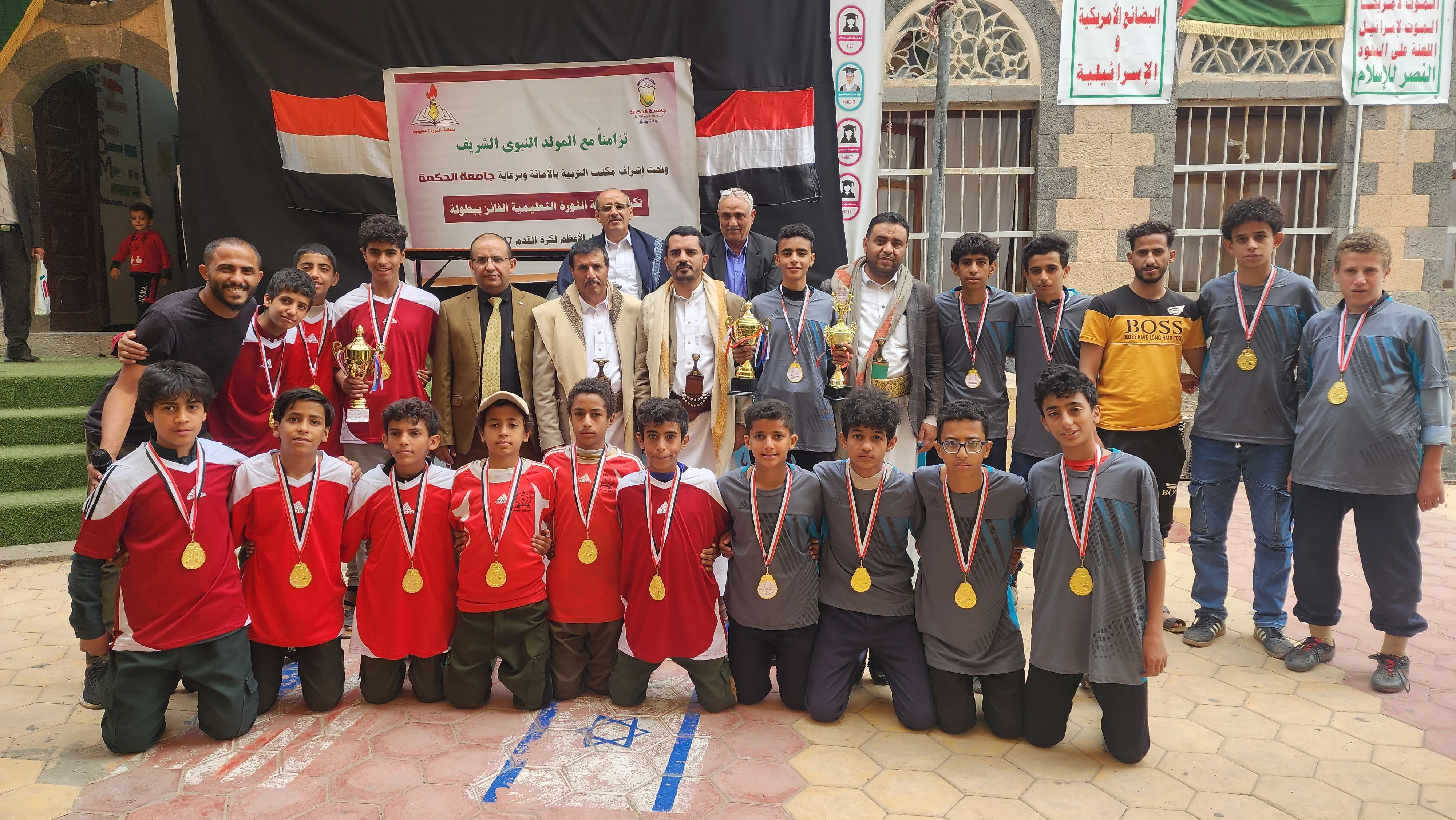 برعاية جامعة الحكمة؛ تعليمية الثورة تكرم الفرق الرياضية الفائزة بالدوري الرياضي الخاص بالمولد النبوي الشريف في مدارس العربي