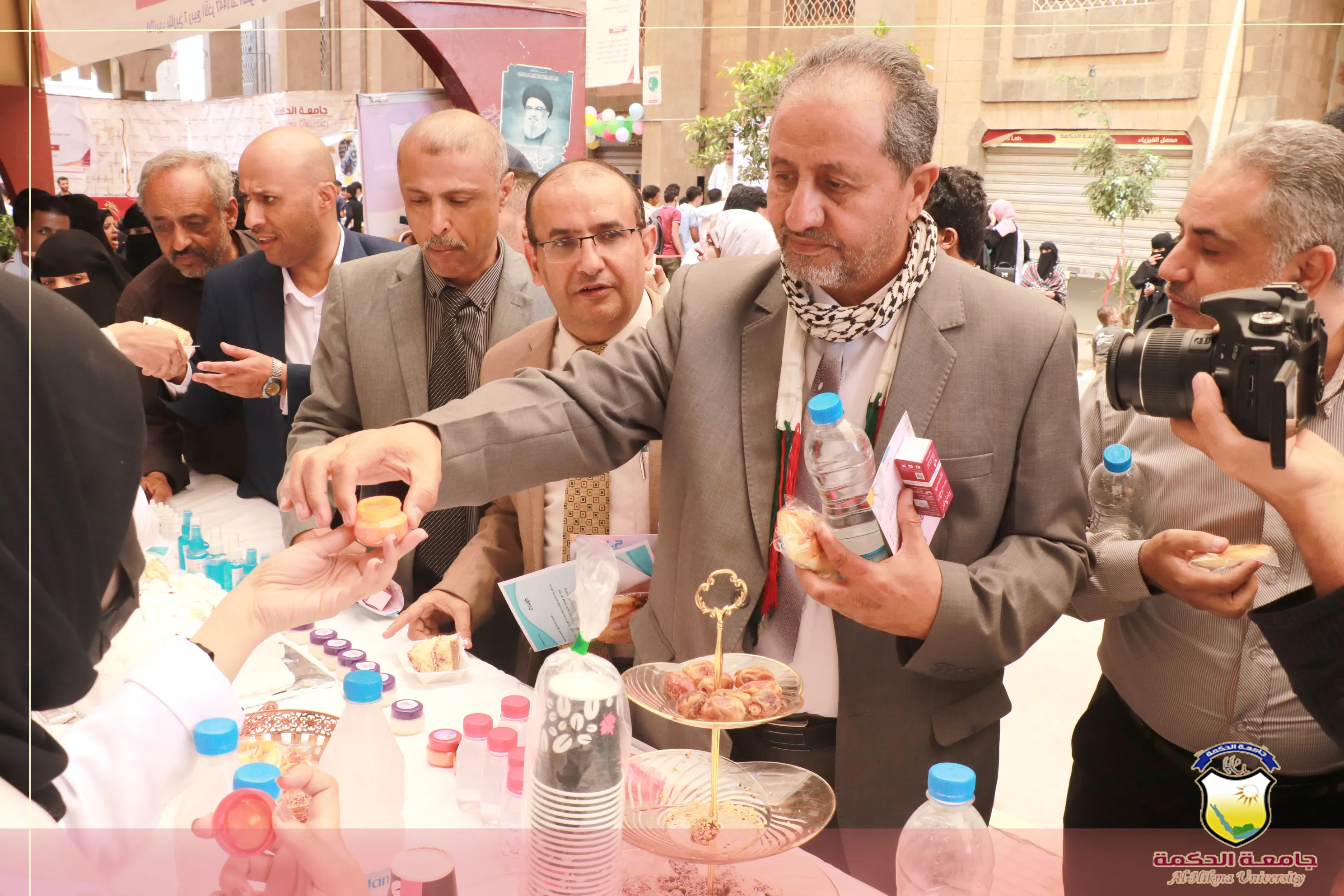 جامعة الحكمة تقيم ندوة ومعرض للإنتاج الصيدلي بمناسبة #اليوم_العالمي_للصيادلة