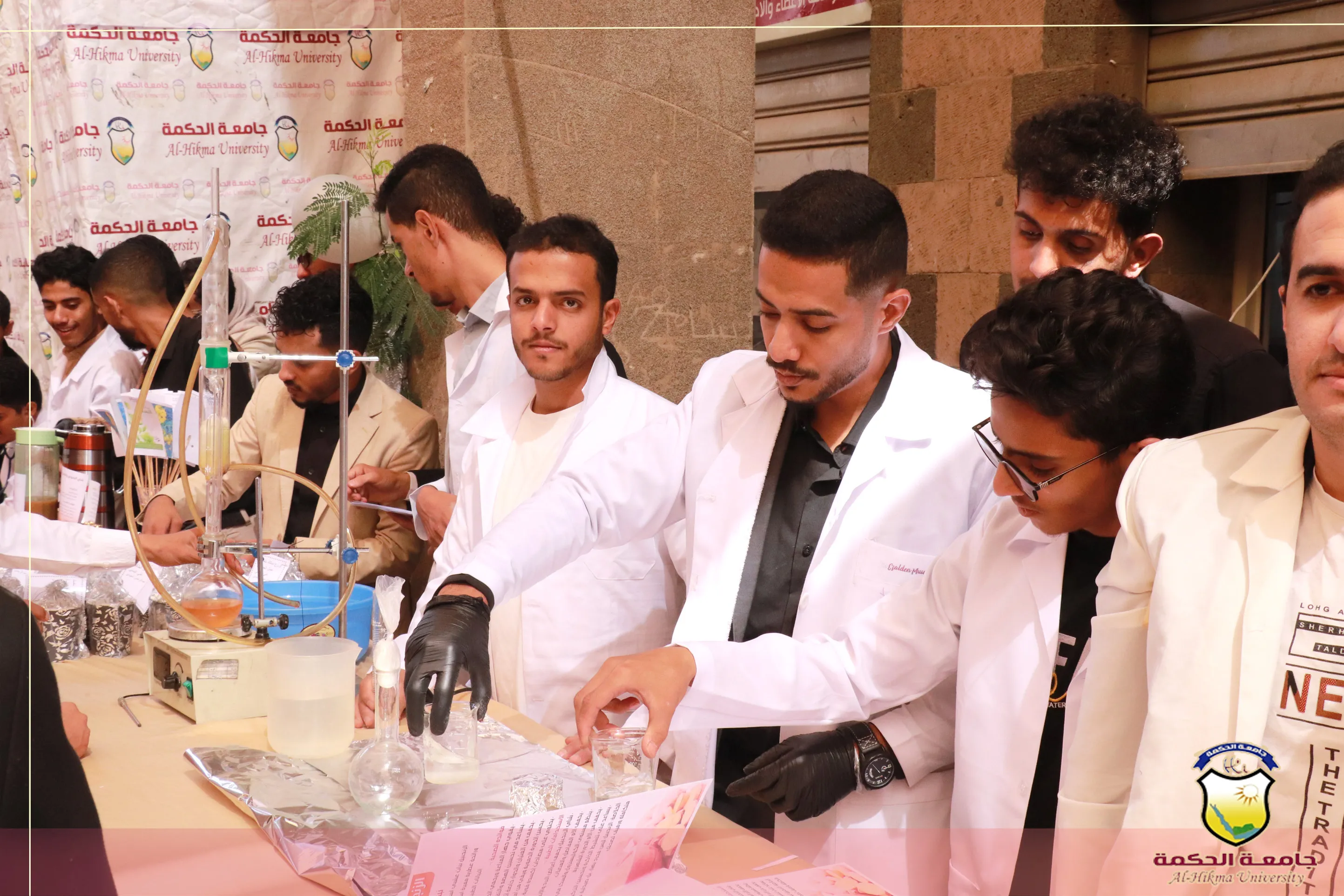 جامعة الحكمة تقيم ندوة ومعرض للإنتاج الصيدلي بمناسبة #اليوم_العالمي_للصيادلة