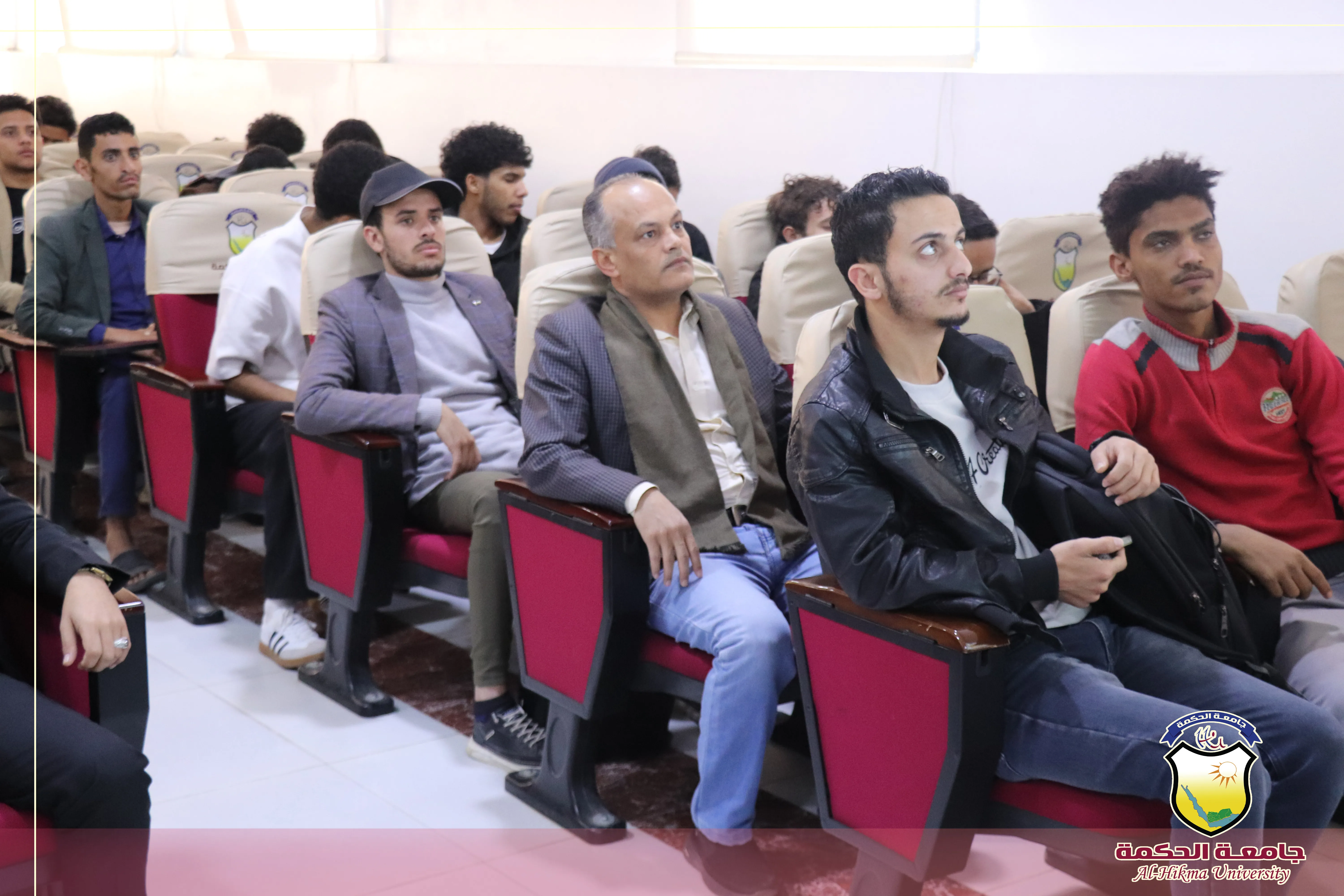 جامعة الحكمة تنظم ورشة عمل بالشراكة مع مجموعة هائل سعيد أنعم حول كيفية كتابة السيرة الذاتية