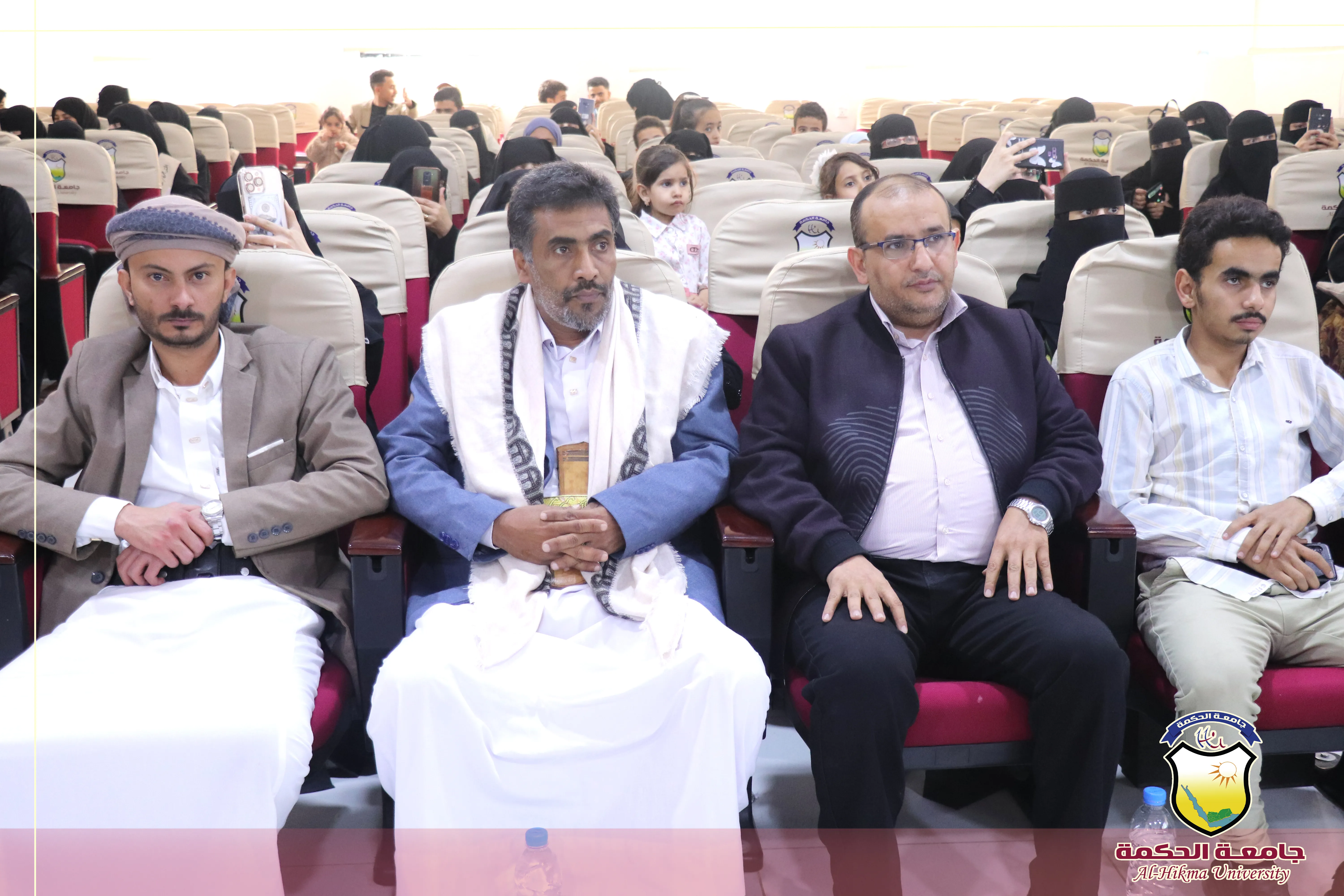 جامعة الحكمة - اليمن تدشّن الأسبوع العلمي لمناقشة أبحاث تخرج طلابها من كلية العلوم الإدارية والإنسانية في مختلف التخصصات للعام الجامعي 1447هـ /2025-2026م