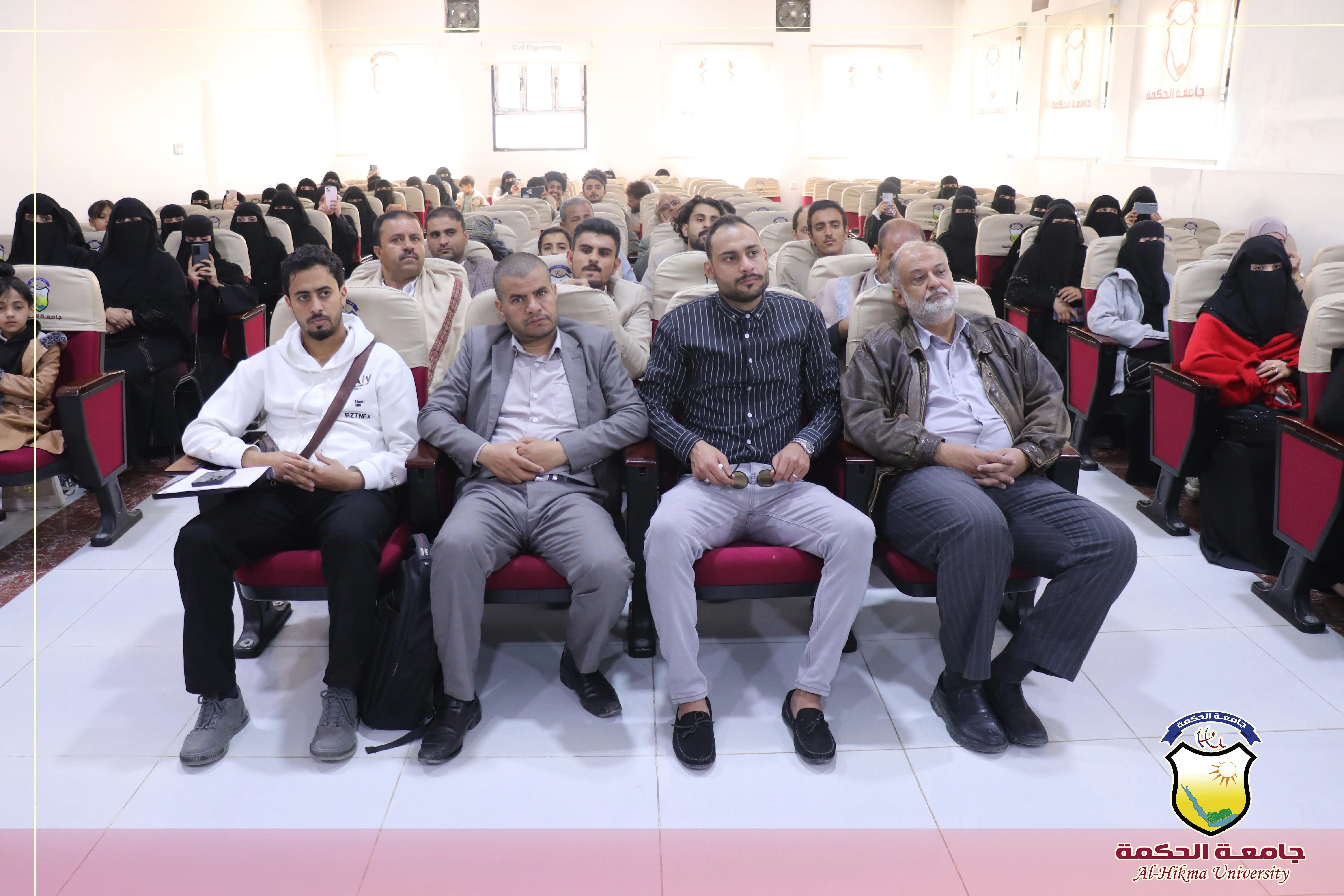 جامعة الحكمة - اليمن تدشّن الأسبوع العلمي لمناقشة أبحاث تخرج طلابها من كلية العلوم الإدارية والإنسانية في مختلف التخصصات للعام الجامعي 1447هـ /2025-2026م