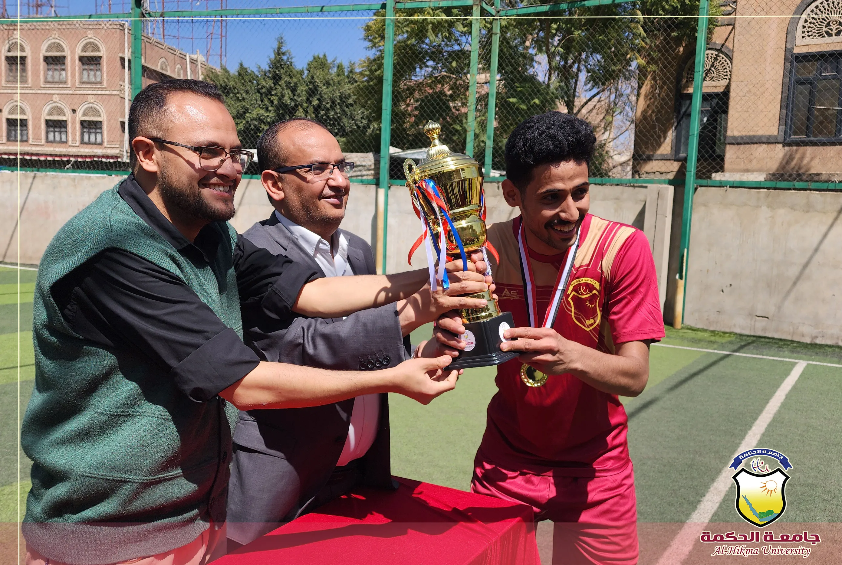 فريق الطب البشري يتوج بطلاً للدوري الداخلي على كأس رئيس الجامعة برباعية نظيفة أمام تقنية المعلومات