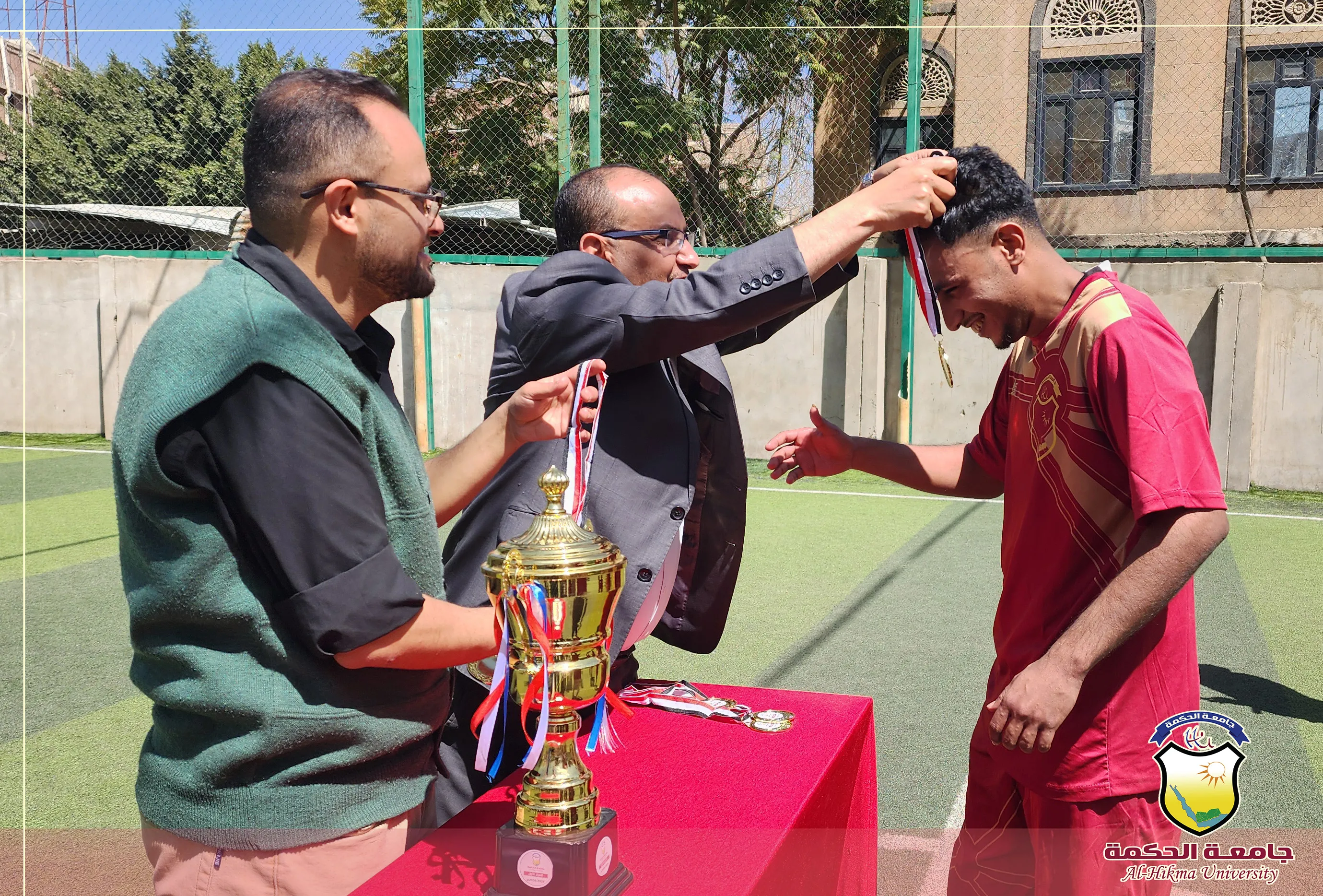 فريق الطب البشري يتوج بطلاً للدوري الداخلي على كأس رئيس الجامعة برباعية نظيفة أمام تقنية المعلومات