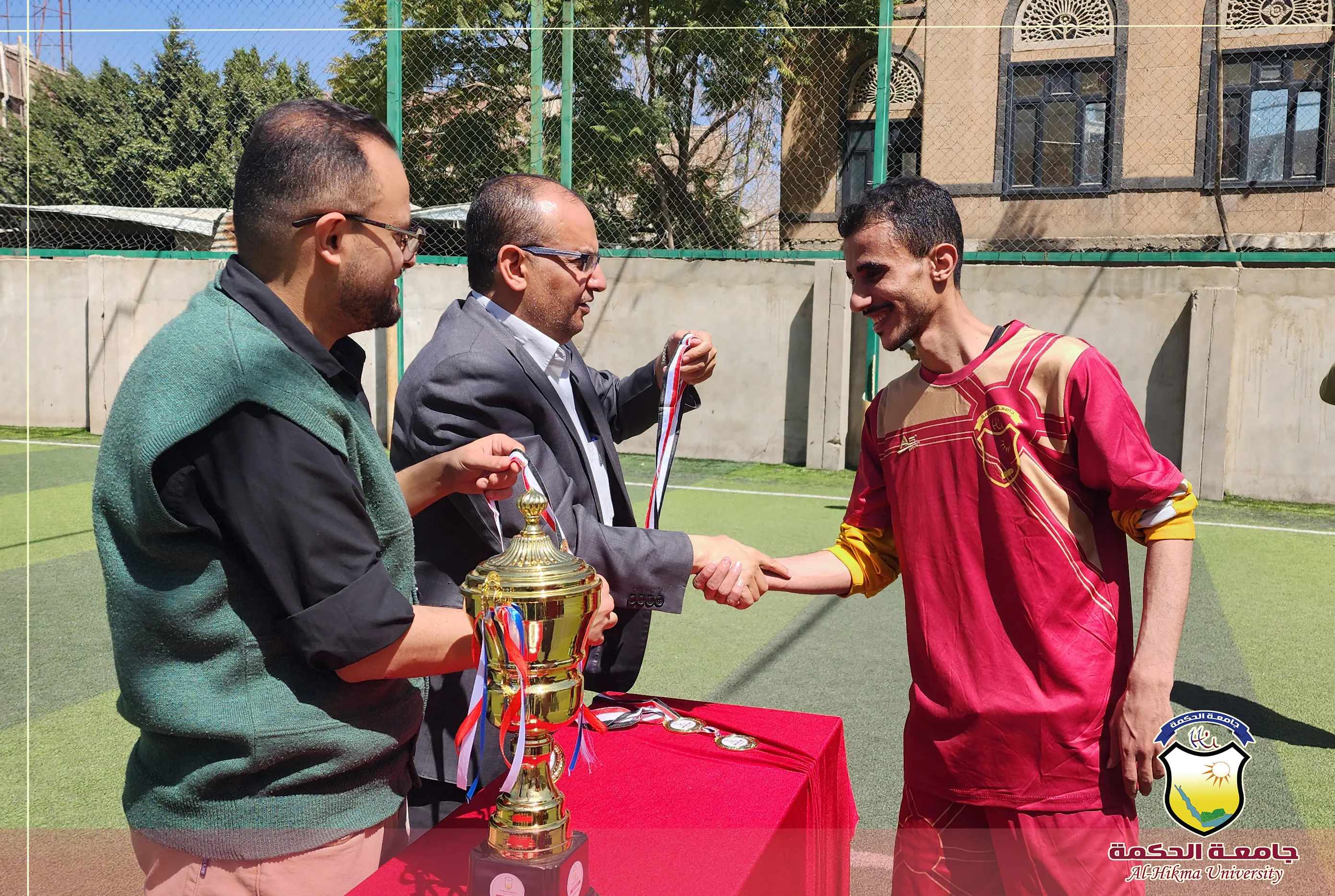 فريق الطب البشري يتوج بطلاً للدوري الداخلي على كأس رئيس الجامعة برباعية نظيفة أمام تقنية المعلومات