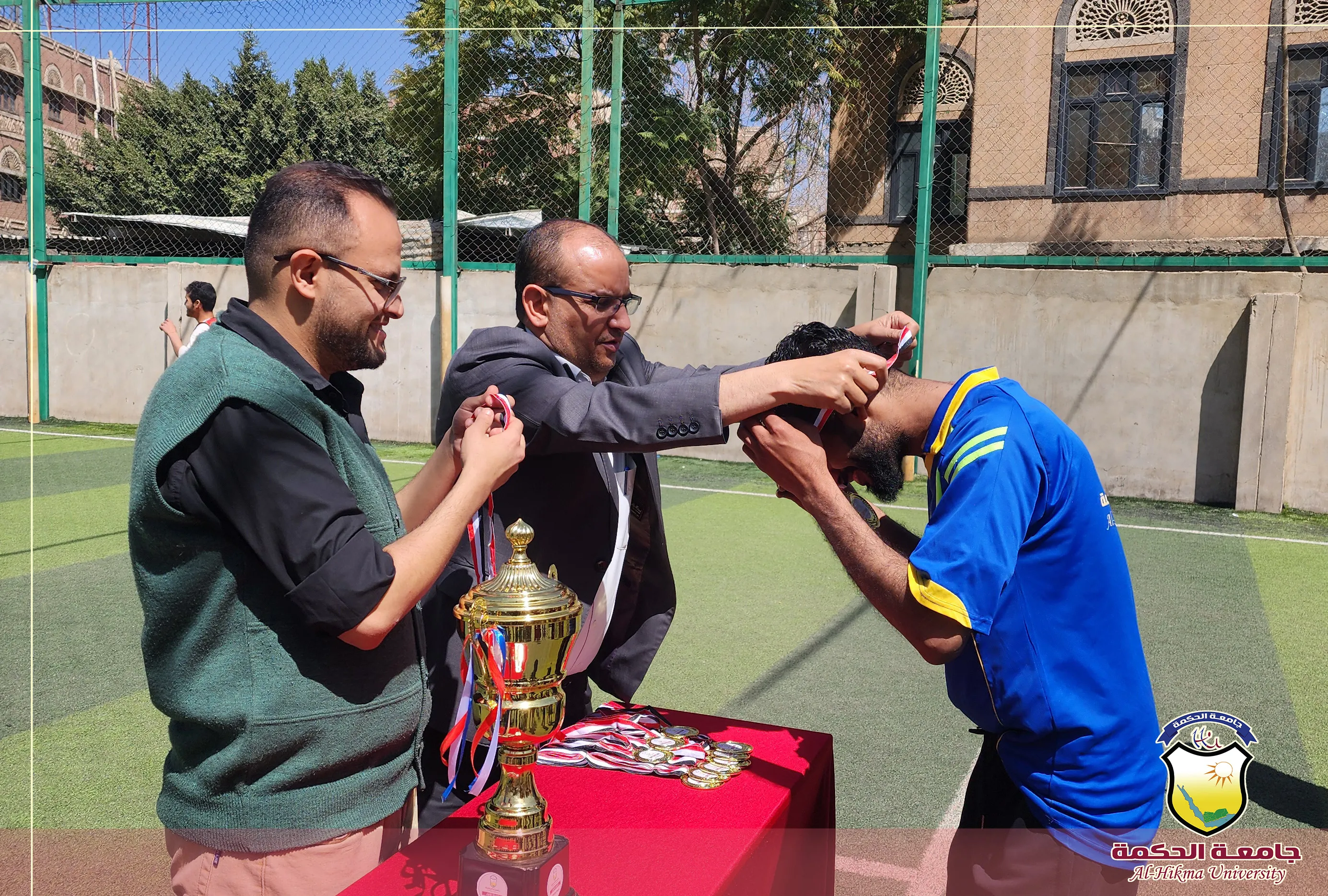 فريق الطب البشري يتوج بطلاً للدوري الداخلي على كأس رئيس الجامعة برباعية نظيفة أمام تقنية المعلومات