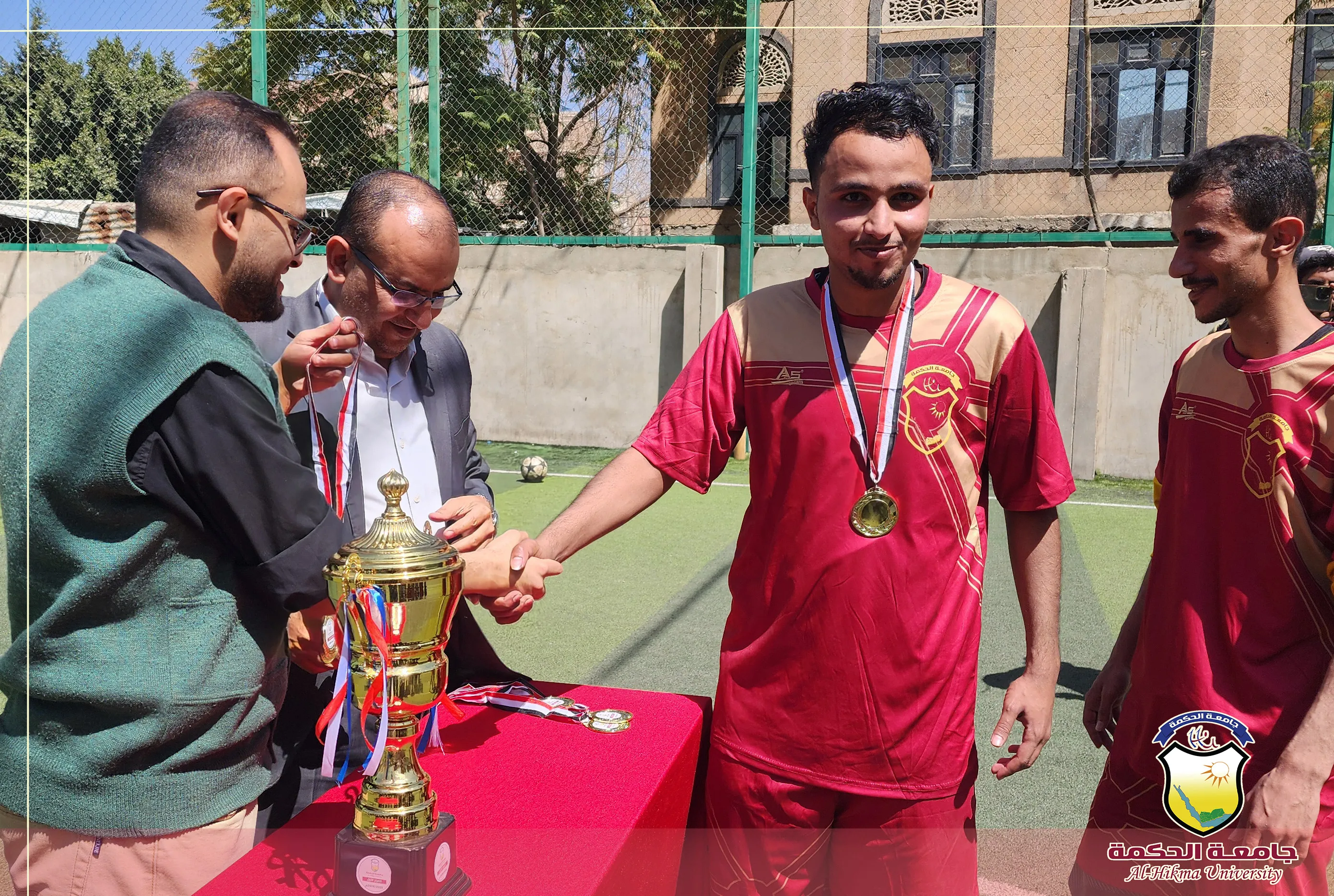 فريق الطب البشري يتوج بطلاً للدوري الداخلي على كأس رئيس الجامعة برباعية نظيفة أمام تقنية المعلومات