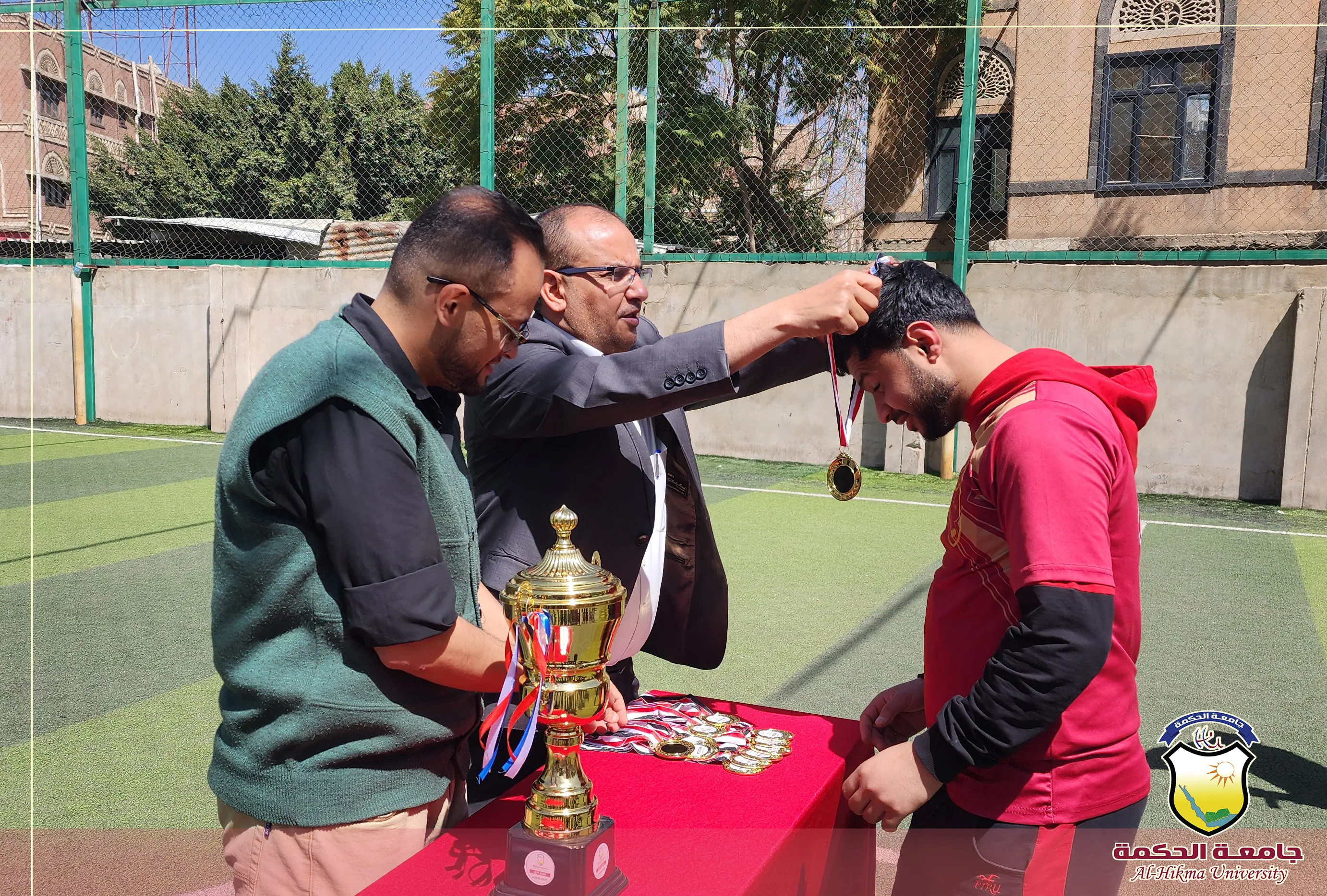 فريق الطب البشري يتوج بطلاً للدوري الداخلي على كأس رئيس الجامعة برباعية نظيفة أمام تقنية المعلومات