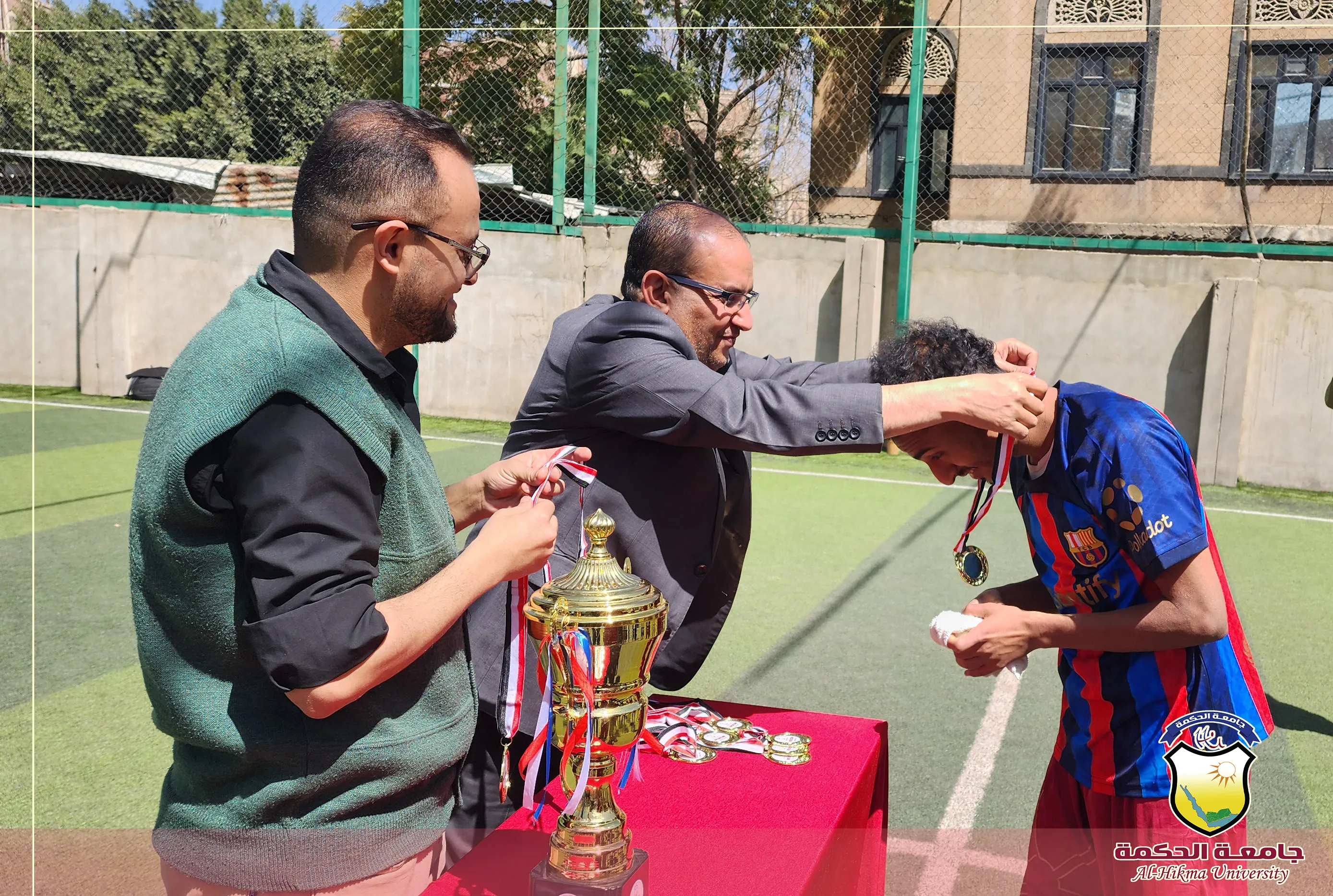 فريق الطب البشري يتوج بطلاً للدوري الداخلي على كأس رئيس الجامعة برباعية نظيفة أمام تقنية المعلومات