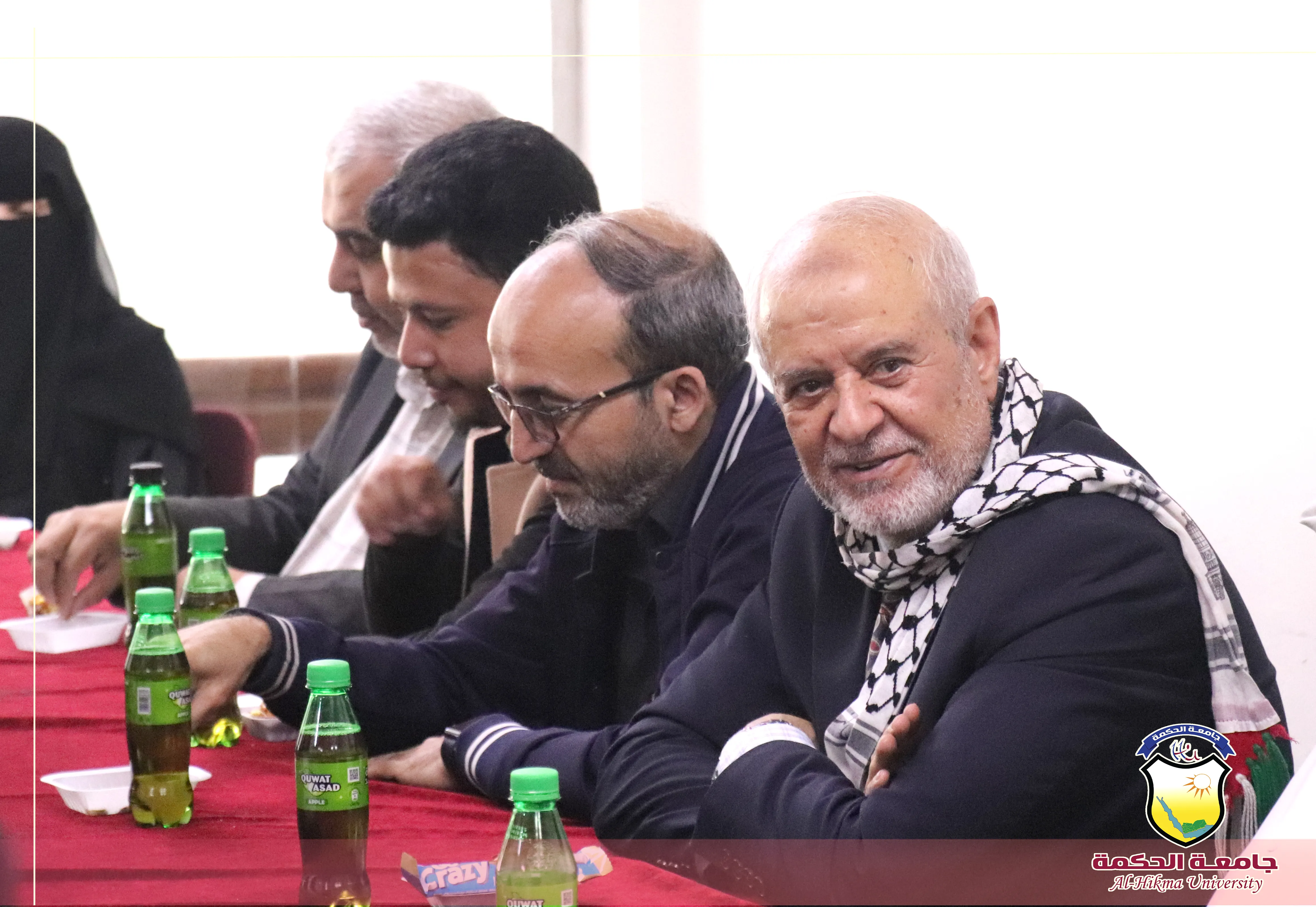 جامعة الحكمة تقيم جلسة معايدة للكادر الإداري والأكاديمي بمناسبة عيد الفطر المبارك 1447هـ