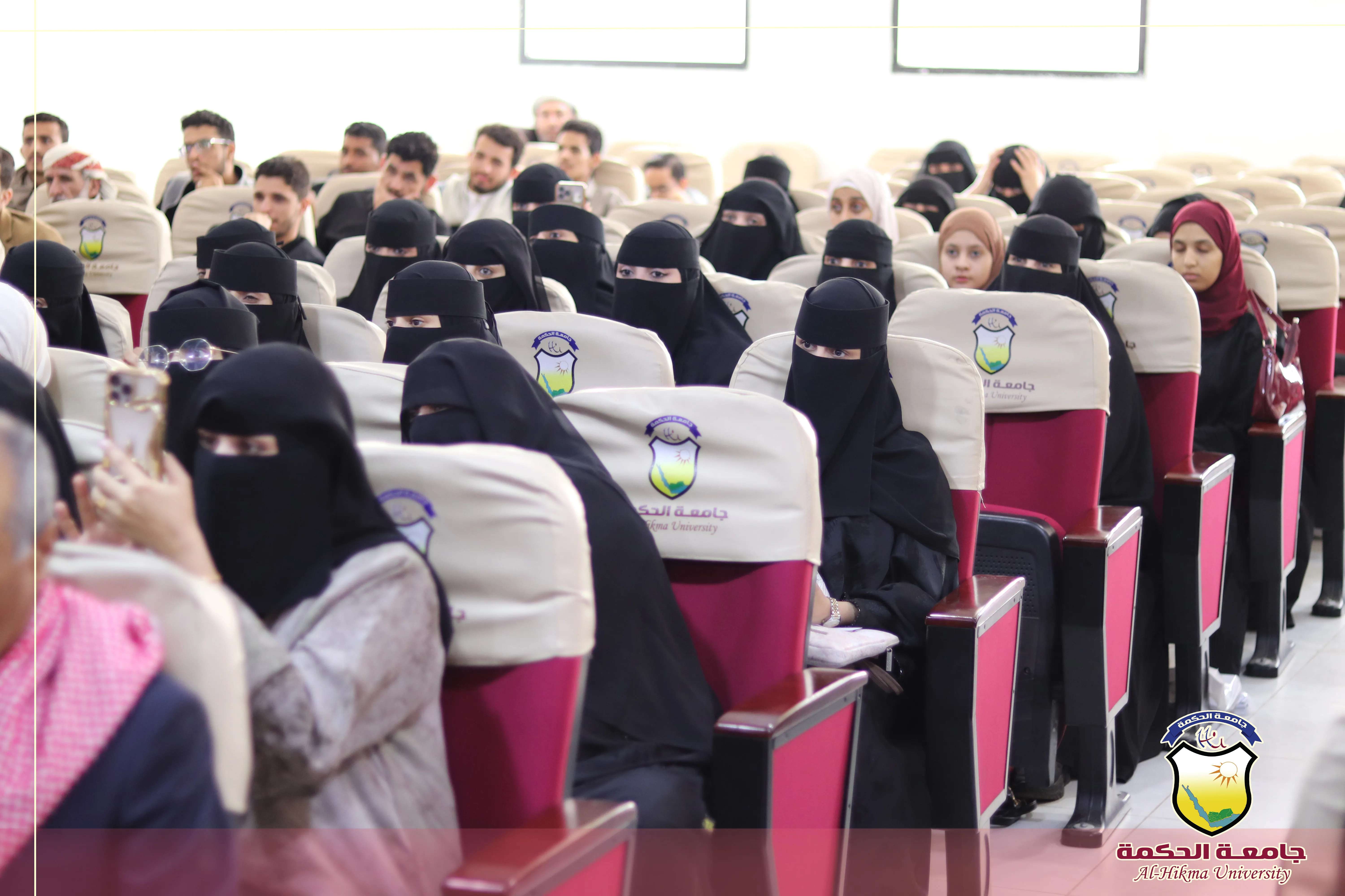 قسم الهندسة المعمارية بكلية العلوم والهندسة في جامعة الحكمة تُقيم المناقشات العلنية لمشاريع تخرج طلاب الدفعة الرابعة