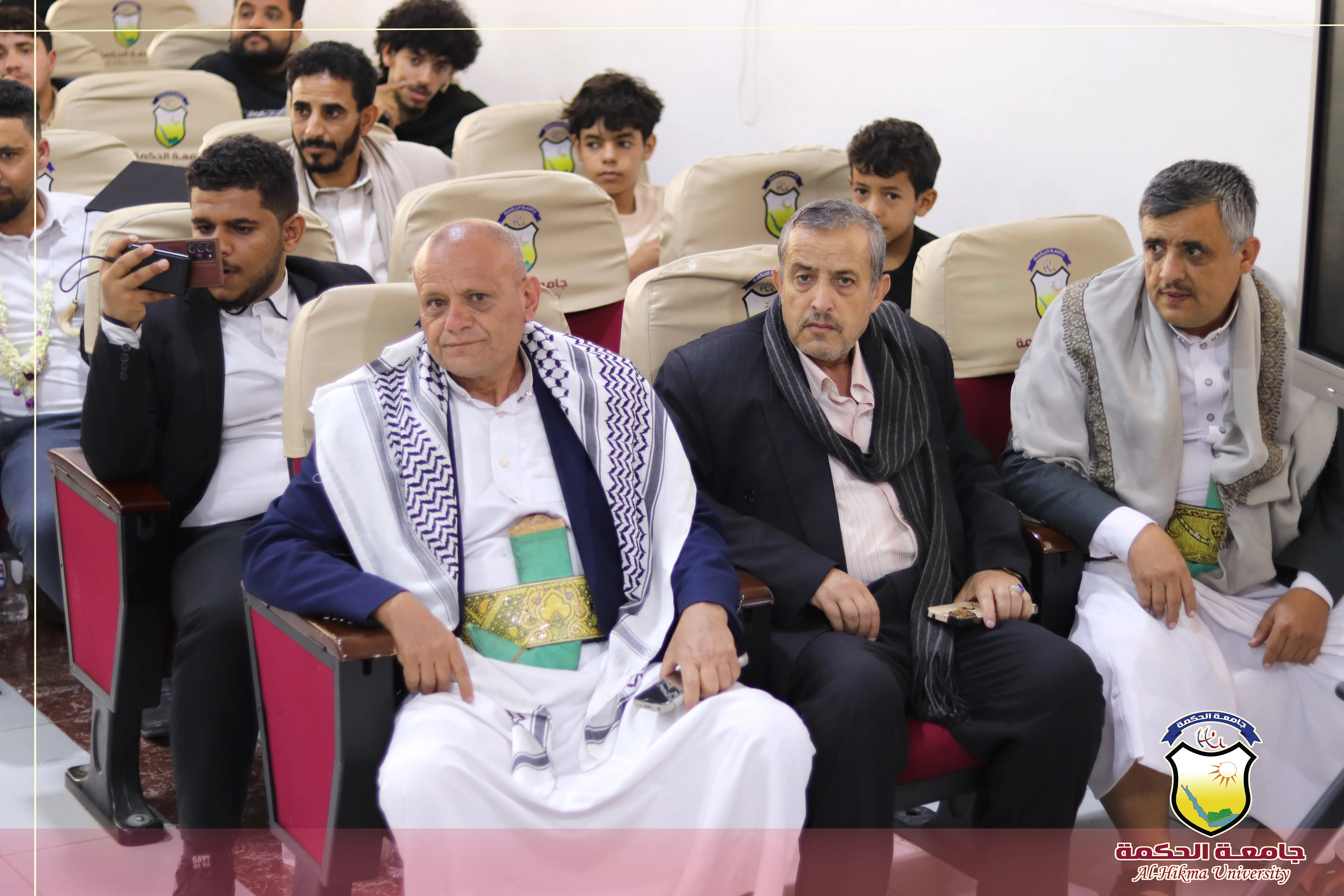 جامعة الحكمة - اليمن تفتتح الاسبوع العلمي لمناقشة أبحاث تخرّج طلبة الدفعة الثامنة من قسم علوم الصيدلة بكلية العلوم الطبية