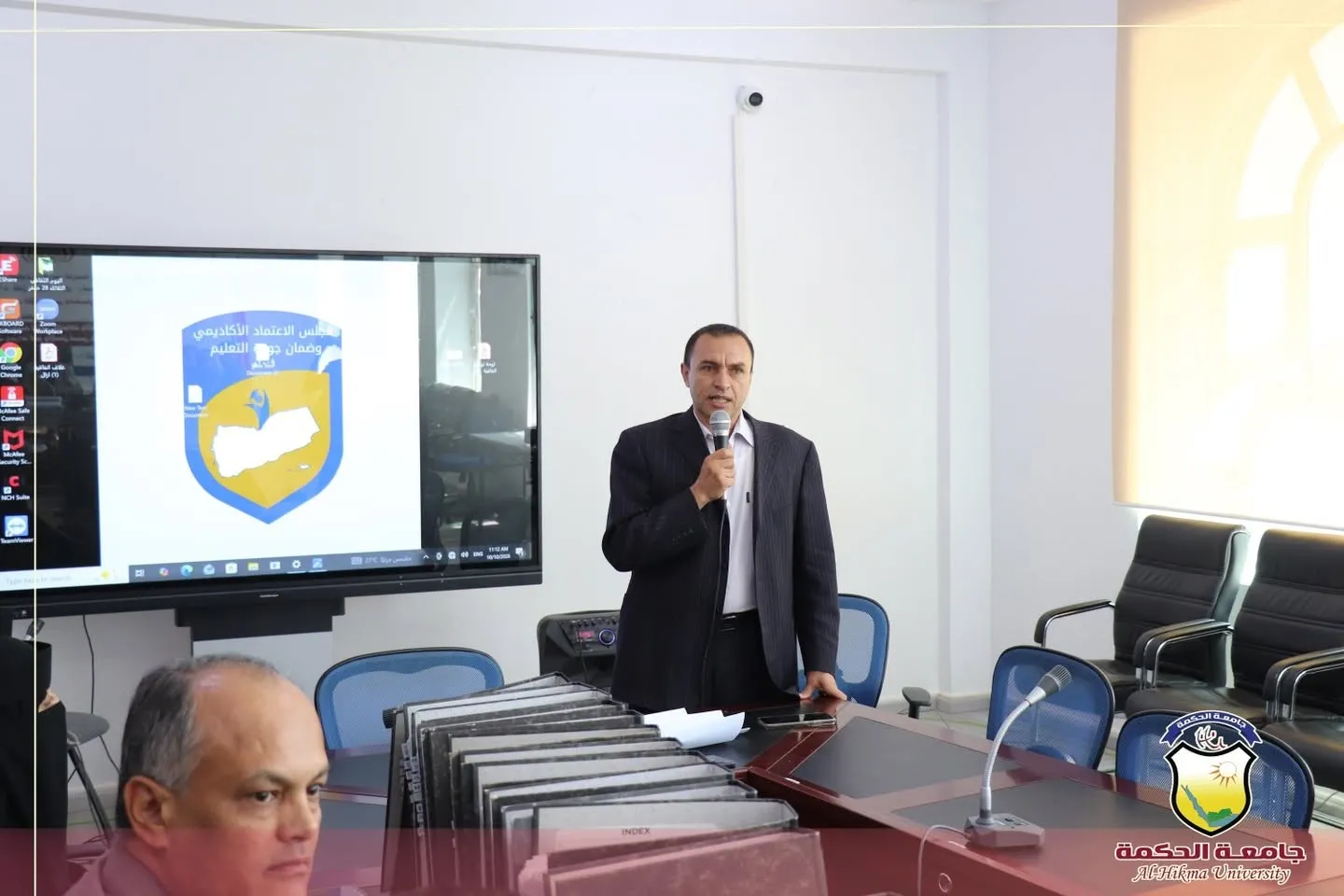 جامعة الحكمة تّسلّم ملفات التقويم الذاتي لبرنامجي الطب العام والجراحة وطب وجراحة الفم والأسنان إلى مجلس الاعتماد الأكاديمي