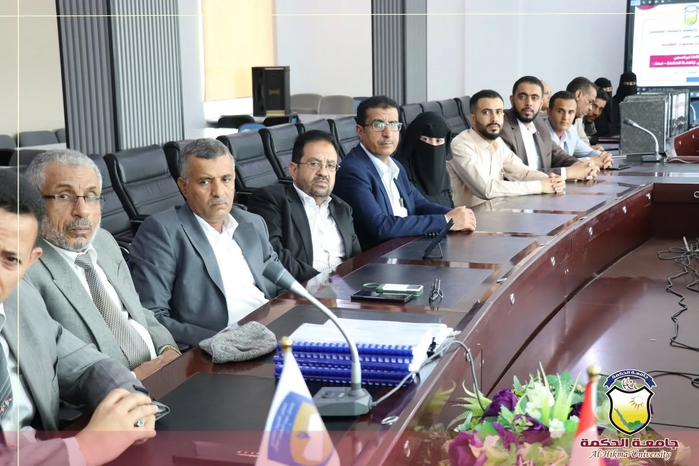 جامعة الحكمة تّسلّم ملفات التقويم الذاتي لبرنامجي الطب العام والجراحة وطب وجراحة الفم والأسنان إلى مجلس الاعتماد الأكاديمي